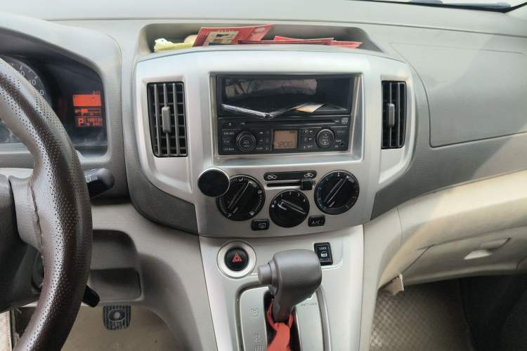 Used Nissan NV200 2014 1.6L CVT Luxury Model China IV Standard Audio And AC Panel