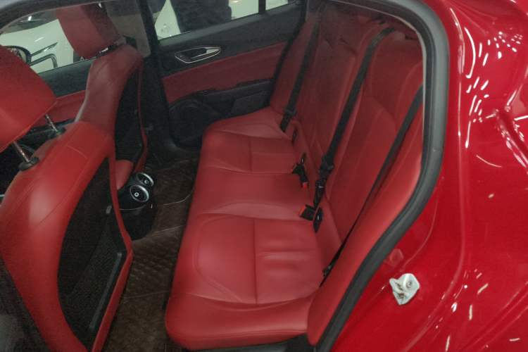 Used Alfa Romeo Giulia 2019 2.0T 280HP Luxury Edition
