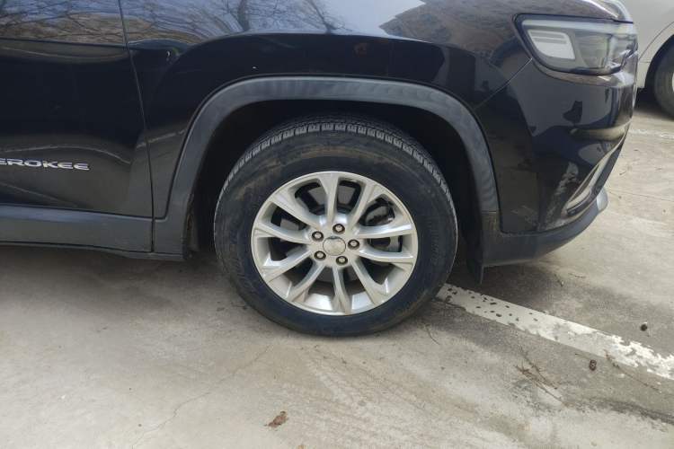 Used Jeep Cherokee 2019 2.0T Two-Wheel Drive Smart Enjoyment Version China VI
