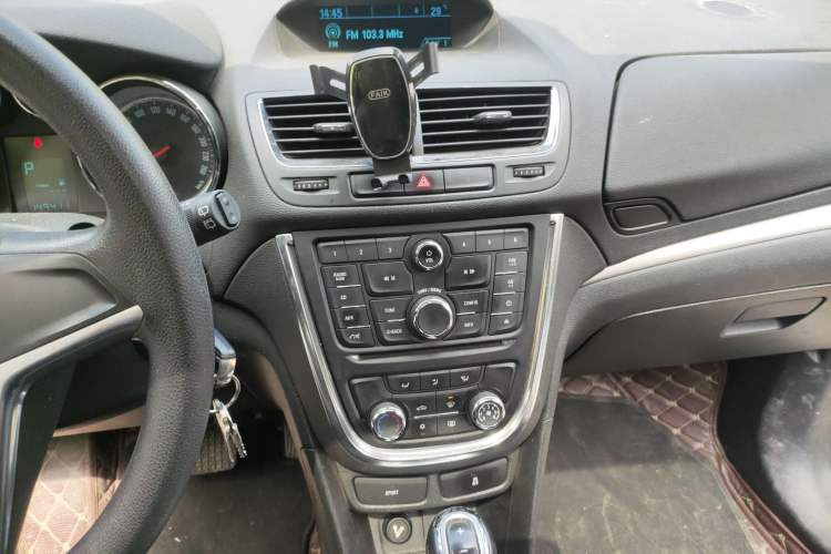 Used Buick Encore 2015 1.4T Automatic Two-Wheel Drive Urban Elite Version Audio And AC Panel