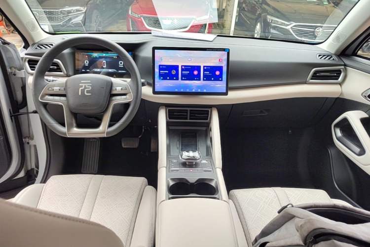 Used BYD Yuan UP 2024 401KM Leading Edition Center Console