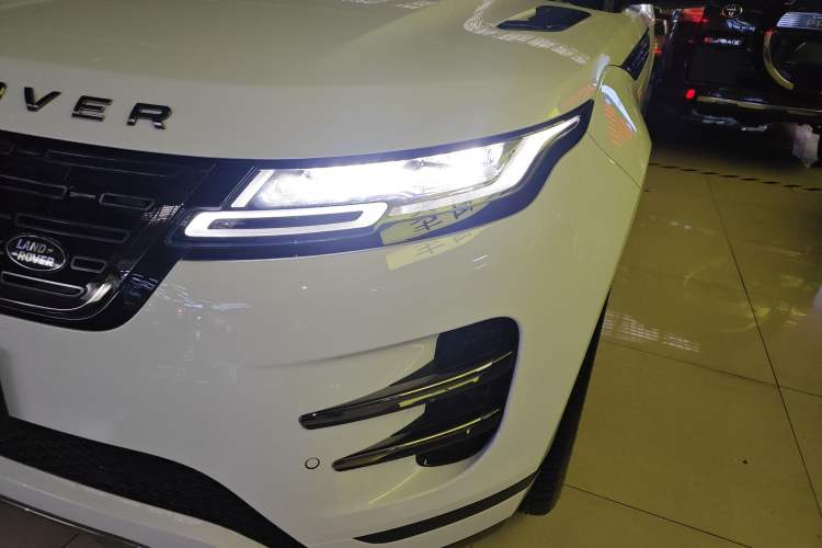 Used Land Rover Range Rover Evoque 2024 Aurora L 249 PS Prestige Light-Chasing Edition
