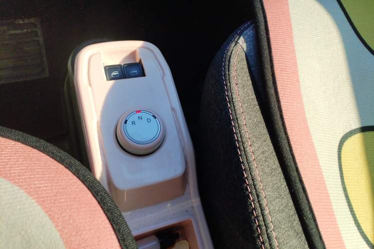 Used Chery QQ Ice Cream 2022 170km Sundae Phosphate Lithium-Ion Gear Lever