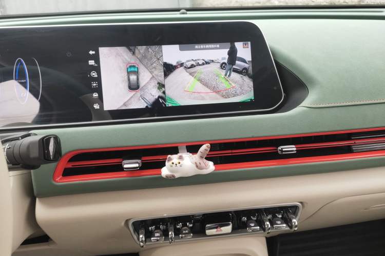 Used ORA Good Cat 2022 Morandi Edition 400km Standard Range Luxury Version Lithium-Ion Battery
