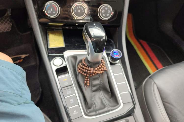 Used Volkswagen Sagitar 2021 280TSI DSG Excellence Edition Gear Lever