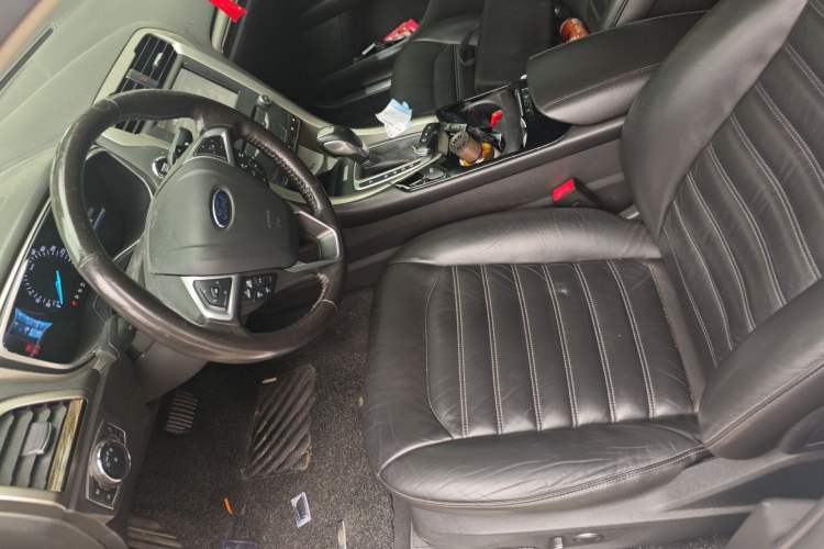 Used Ford Mondeo 2013 2.0L GTDi 200 Luxury Model Left Front Seat