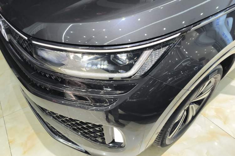 Used Volkswagen Tavendor 2024 380TSI All-Wheel-Drive R-Line Cruise Premium Edition Left Front Headlight