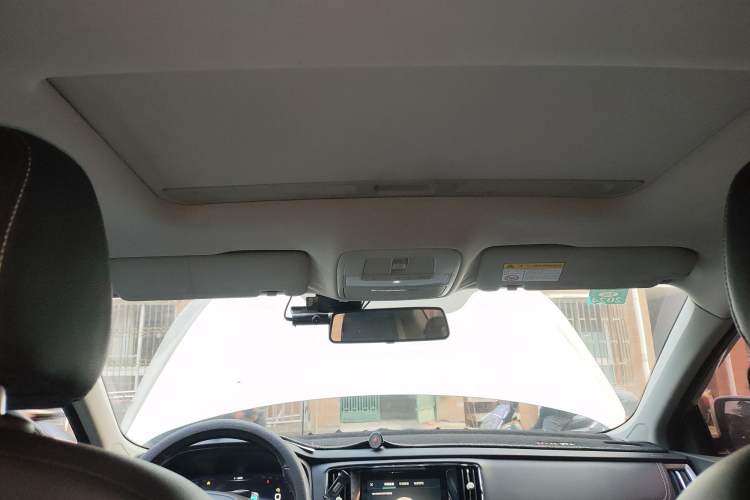 Used Roewe i6 New Energy 2017 45T Hybrid Connect & Smart Enjoyment Edition Headliner