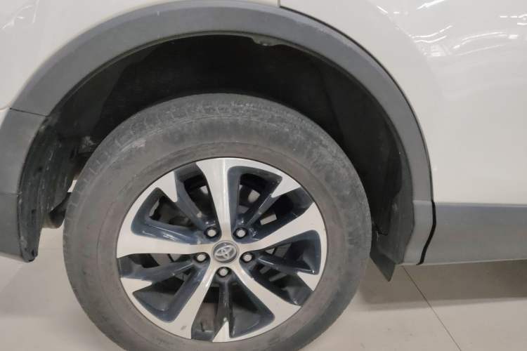 Used Toyota RAV4 2016 2.0L CVT Two-Wheel Drive Fashion Edition China V Standard