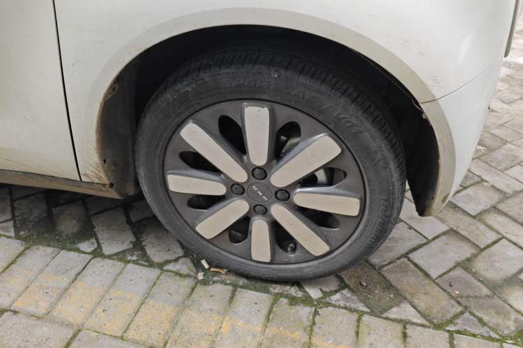 Used ORA Black Cat 2021 351 km Luxury Version Right Front Wheel Hub