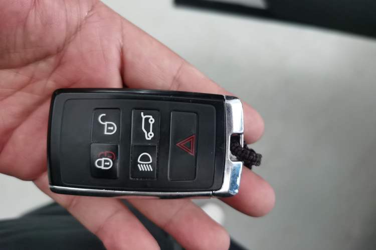 Used Land Rover Discovery Sport 2020 249 PS R-Dynamic Performance Tech Edition 7 Seats Vehicle Key