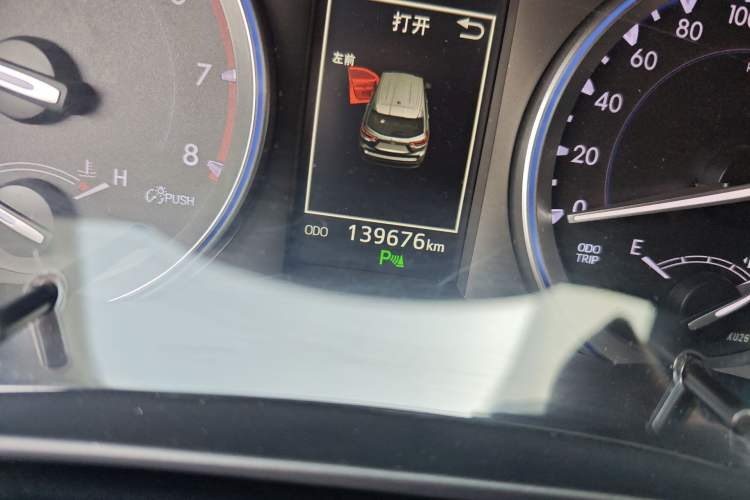 Used Toyota Highlander 2018 2.0T Four-Wheel Drive Luxury Edition 7 Seats China V Emission Standard Odometer Close Up