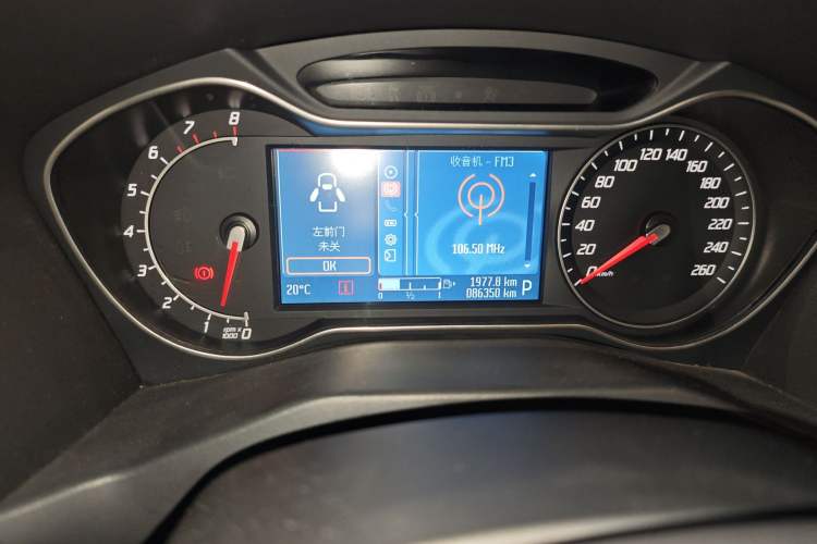 Used Ford Mondeo 2011 2.0L GTDi 200 Luxury Edition Odometer Close Up