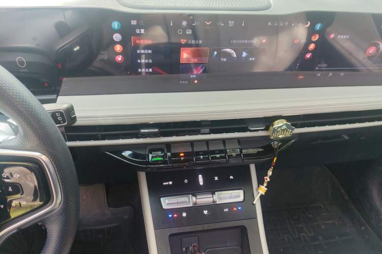 Used Lincoln Corsair 2024 2.0T Two-Wheel Drive Deluxe Edition Audio And AC Panel