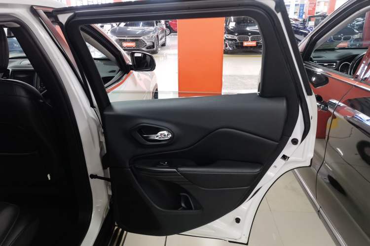 Used Jeep Cherokee 2016 2.4L Leading Smart Version