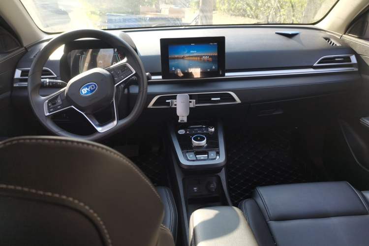 Used BYD e2 2019 Standard Range Model – Smart & Comfortable Version Center Console