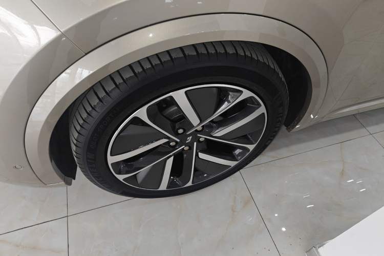 Used Li Auto L9 2024 Ultra Model Exterior 7