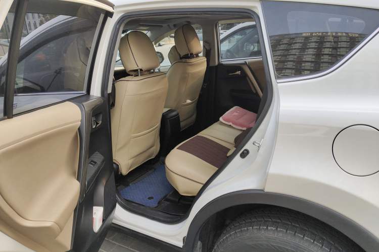 Used Toyota RAV4 2015 2.0L CVT Four-Wheel Drive New Edition