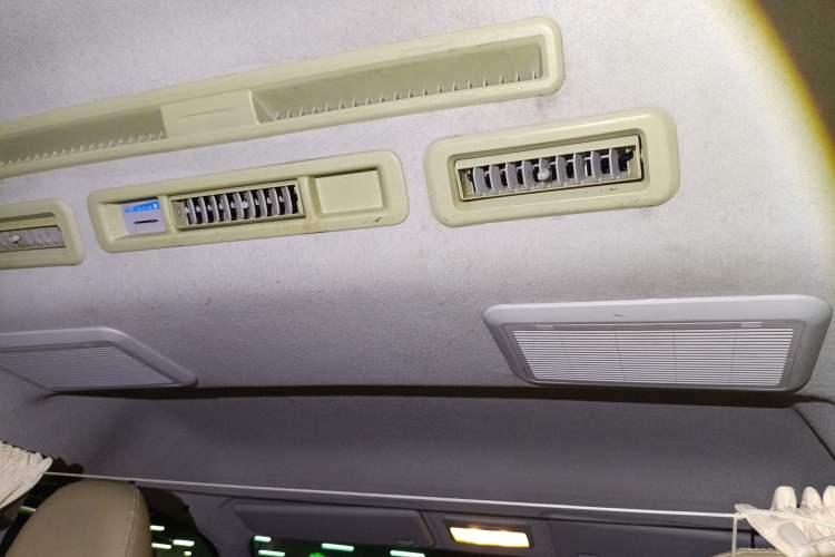 Used Jinbei Hiace 2016 2.0L Luxury Version V19 Headliner