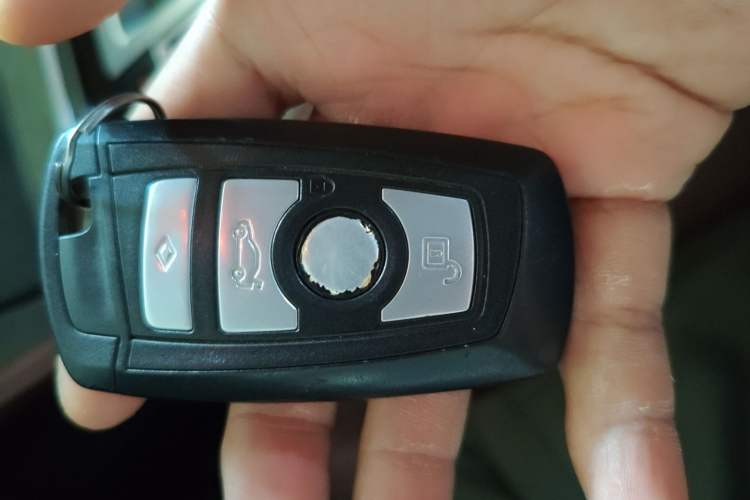 Used BMW 5 Series 2014 525Li Leading Model
