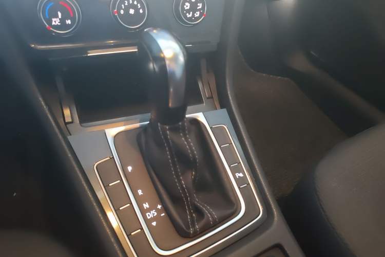 Used Volkswagen Golf 2017 1.6L Automatic Comfort Million-Vehicle Anniversary Edition