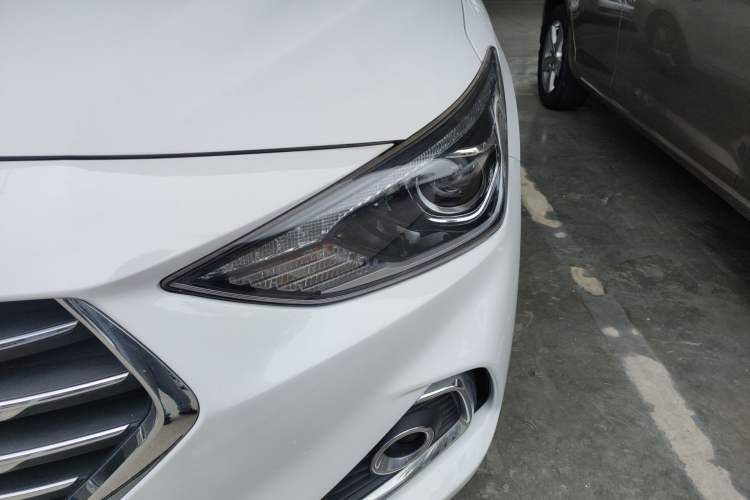 Used Hyundai Celesta 2017 1.6L Manual Joyful Edition DLX Left Front Headlight