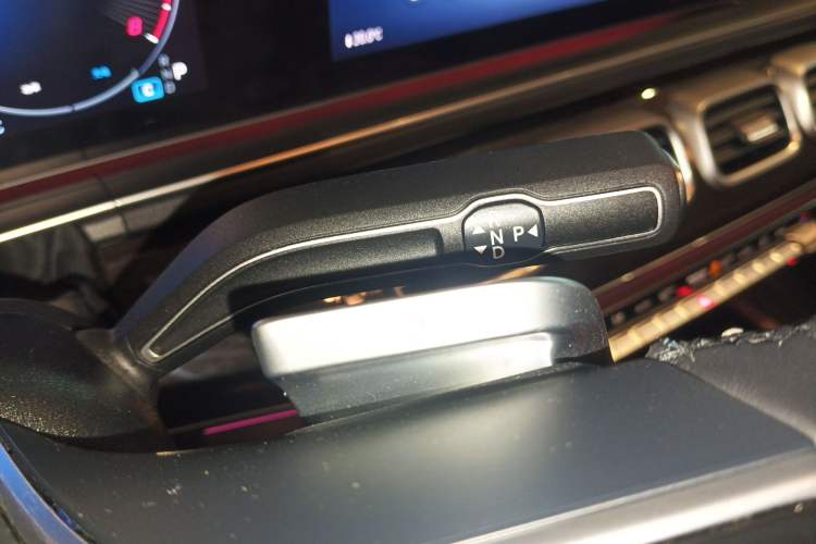 Used Mercedes-Benz GLE 2024 Refreshed GLE 350 4MATIC Stylish Edition Gear Lever