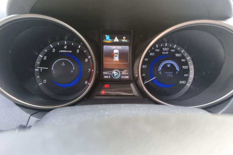 Used CHANGAN CS75 2014 1.8T Automatic Elite Model China IV Standard Odometer Close Up