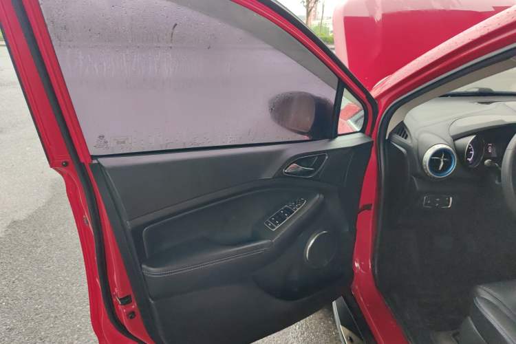 Used BYD Yuan New Energy 2018 EV360 Smart Connect Cool Edition
