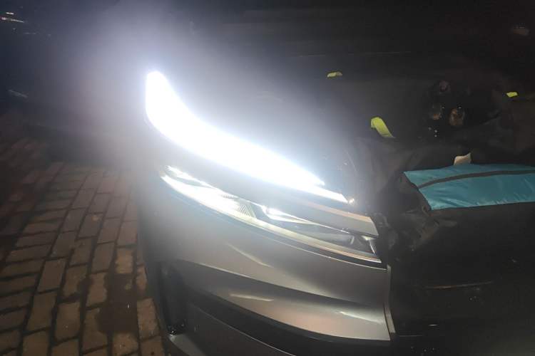 Used ONVO Luxeed L90 2025 Model—Max Six-Seater Version Right Front Headlight