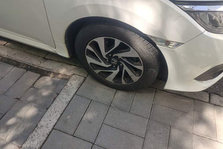 Used Honda Civic 2016 220TURBO CVT Luxury Edition Right Front Wheel Hub