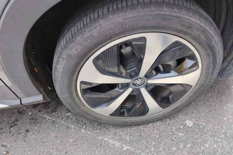 Used BYD Song PLUS New Energy 2021 DM-i 110KM Flagship PLUS Right Front Wheel Hub