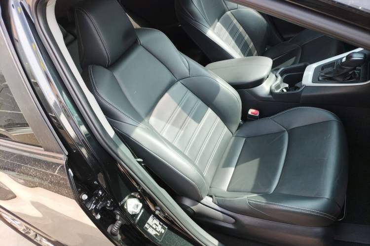 Used Toyota Wildlander 2022 2.0L CVT 4x4 Luxury PLUS Edition
