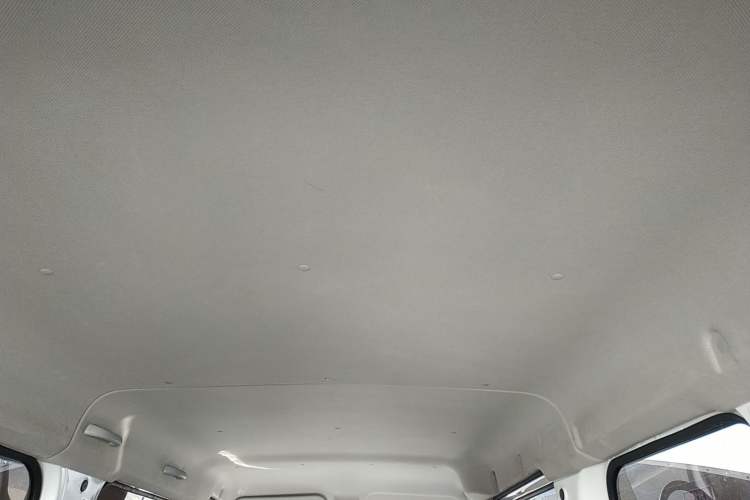 Used Wuling Yangguang 2024 300KM Comfort Version Passenger Van 75kW
