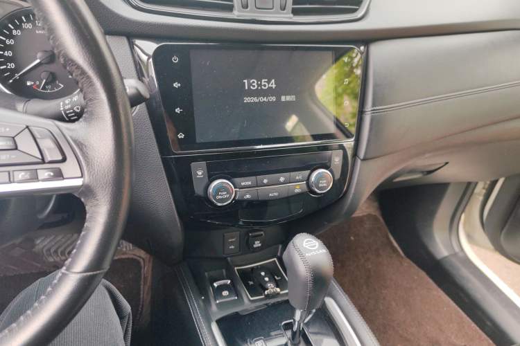 Used Nissan X-Trail 2019 2.0L CVT Comfort Edition 2WD Audio And AC Panel