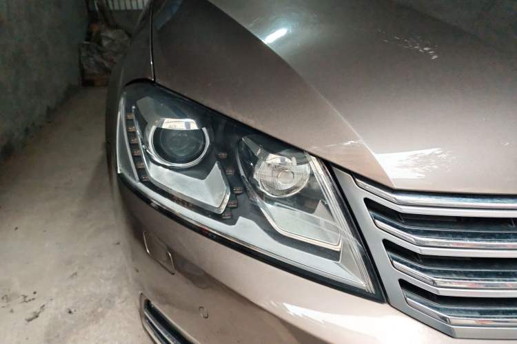 Used Volkswagen Magotan 2013 1.8TSI Luxury Model Right Front Headlight