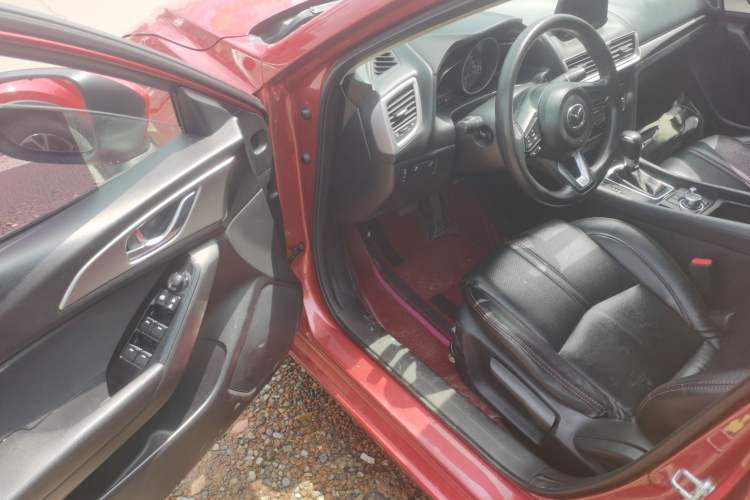 Used Mazda 3 Axela 2019 Cloud-Controlled Sedan 1.5L Automatic Luxury Model China VI Standard Driver Seat