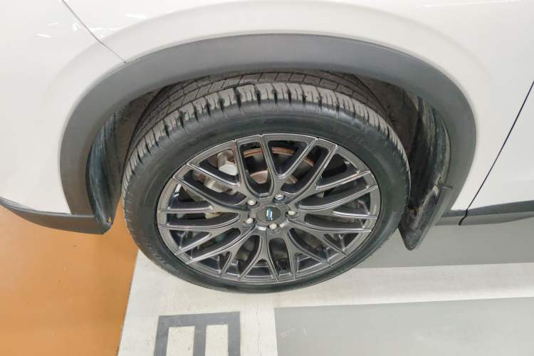 Used CHANGAN OSHAN X5 2021 1.5T DCT Flagship Edition Left Front Wheel Hub