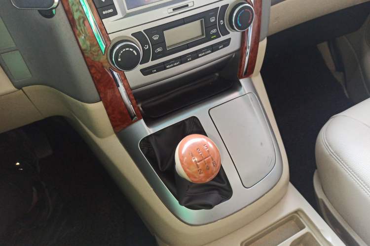 Used Jinbei Grace 2010 2.7L 3rd Generation Yu Ling Luxury Version Long Wheelbase 9-Seater Equipped with 2TR Engine