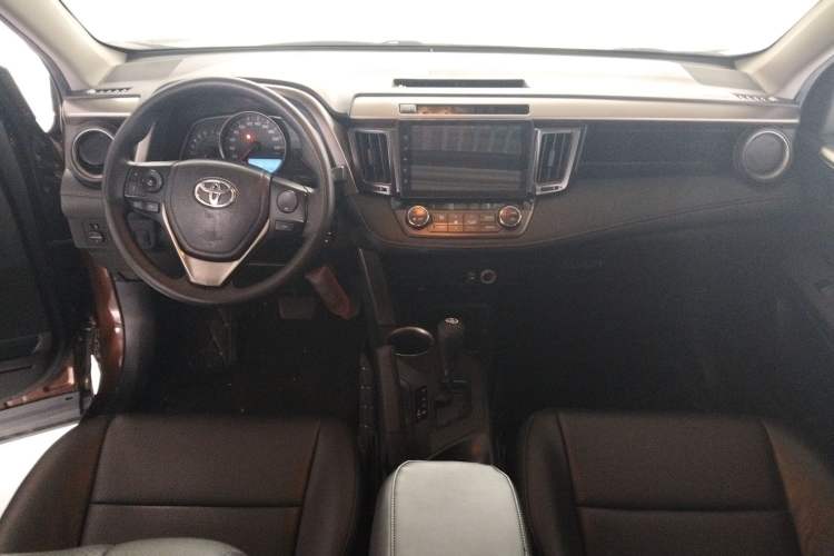 Used Toyota RAV4 2015 2.0L CVT Two-Wheel Drive Fashion Edition Center Console