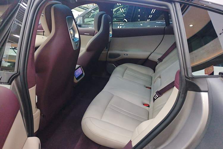 Used Xiaomi Auto YU7 2025 Ultra-Long Range High-Performance All-Wheel-Drive Max Edition
