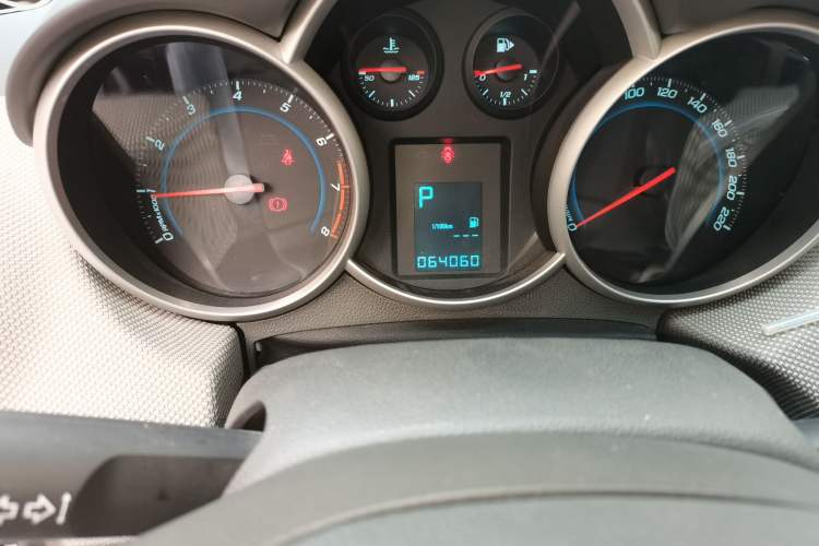 Used Chevrolet Cruze 2013 1.8L SE AT Odometer Close Up