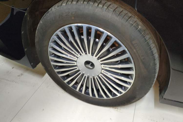 Used VOYAH Dream 2025 PHEV Four-Wheel-Drive Flagship Kunpeng Edition