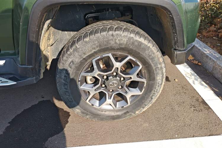 Used BAIC Off-Road BJ40 2018 PLUS 2.3T Automatic Four-Wheel Drive Flagship Version China V Emission Standard Right Front Wheel Hub