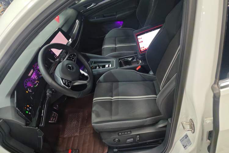 Used Volkswagen Golf 2023 Facelift 280TSI DSG R-Line Lite Left Front Seat