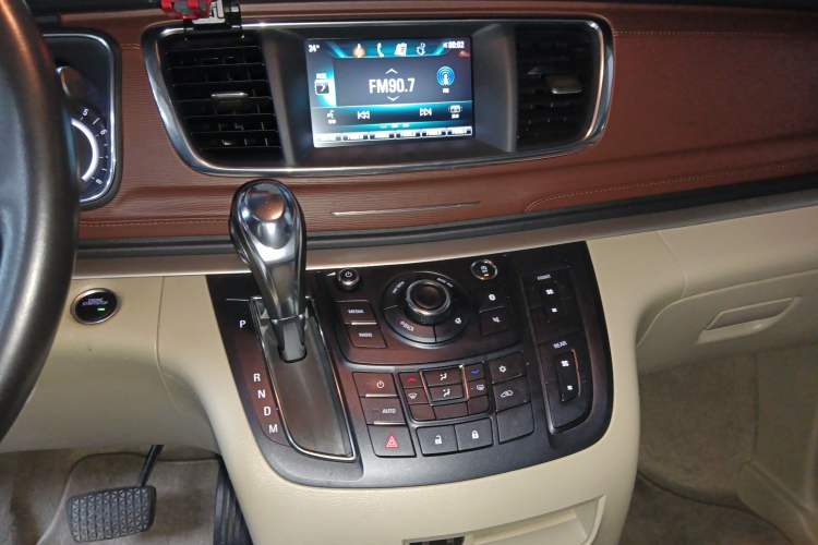 Used Buick GL8 2018 28T Luxury Model China VI Standard Audio And AC Panel