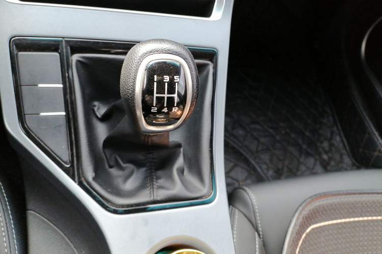 Used Geely Auto Emgrand 2019 Leading Edition 1.5L Manual Luxury Model China VI Standard
