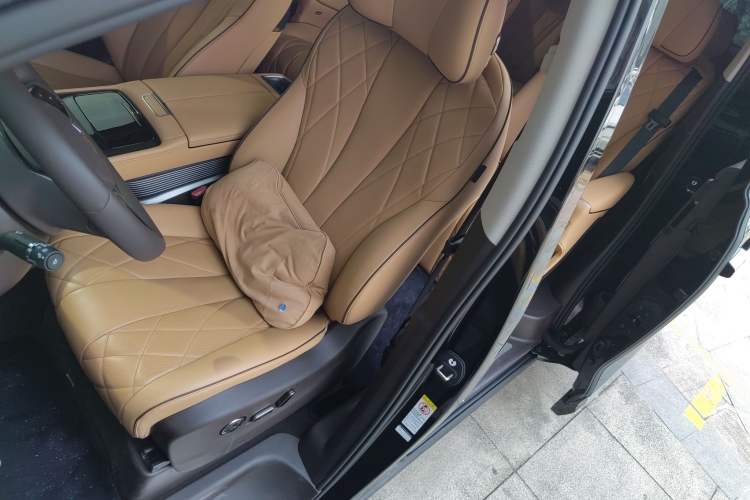 Used Denza D9 2024 DM-i 980 Four-Wheel Drive Prestige Model
