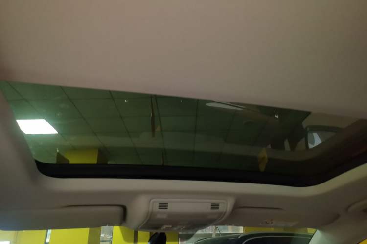 Used Volkswagen Tharu 2022 280TSI Two-Wheel-Drive Luxury Edition Headliner