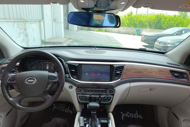 Used GAC Trumpchi GS8 2017 320T Two-Wheel Drive Luxury Smart Connectivity Version (7 Seats)
